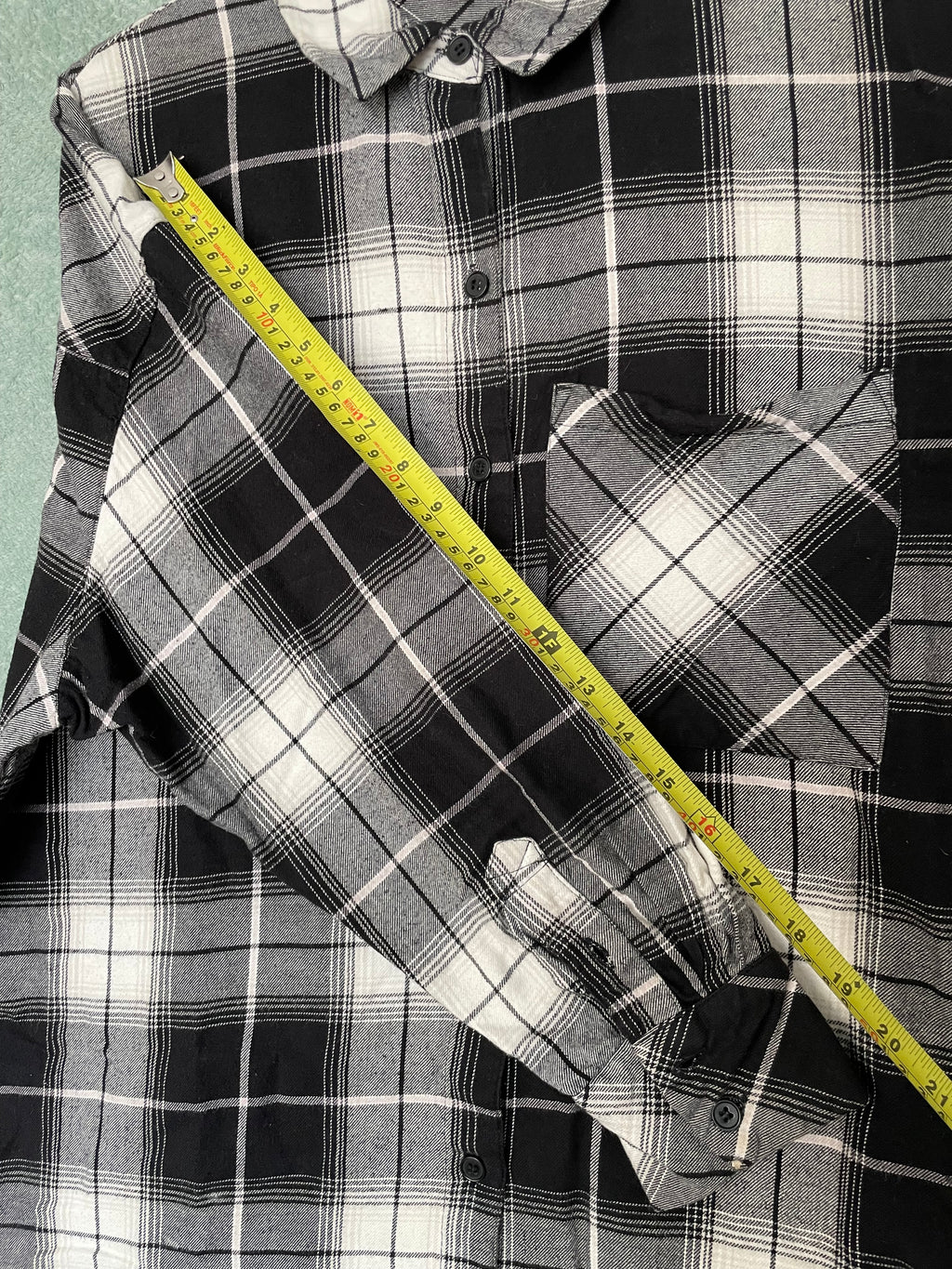 Camisa Cuadros B/N Manga Larga (M amplio)