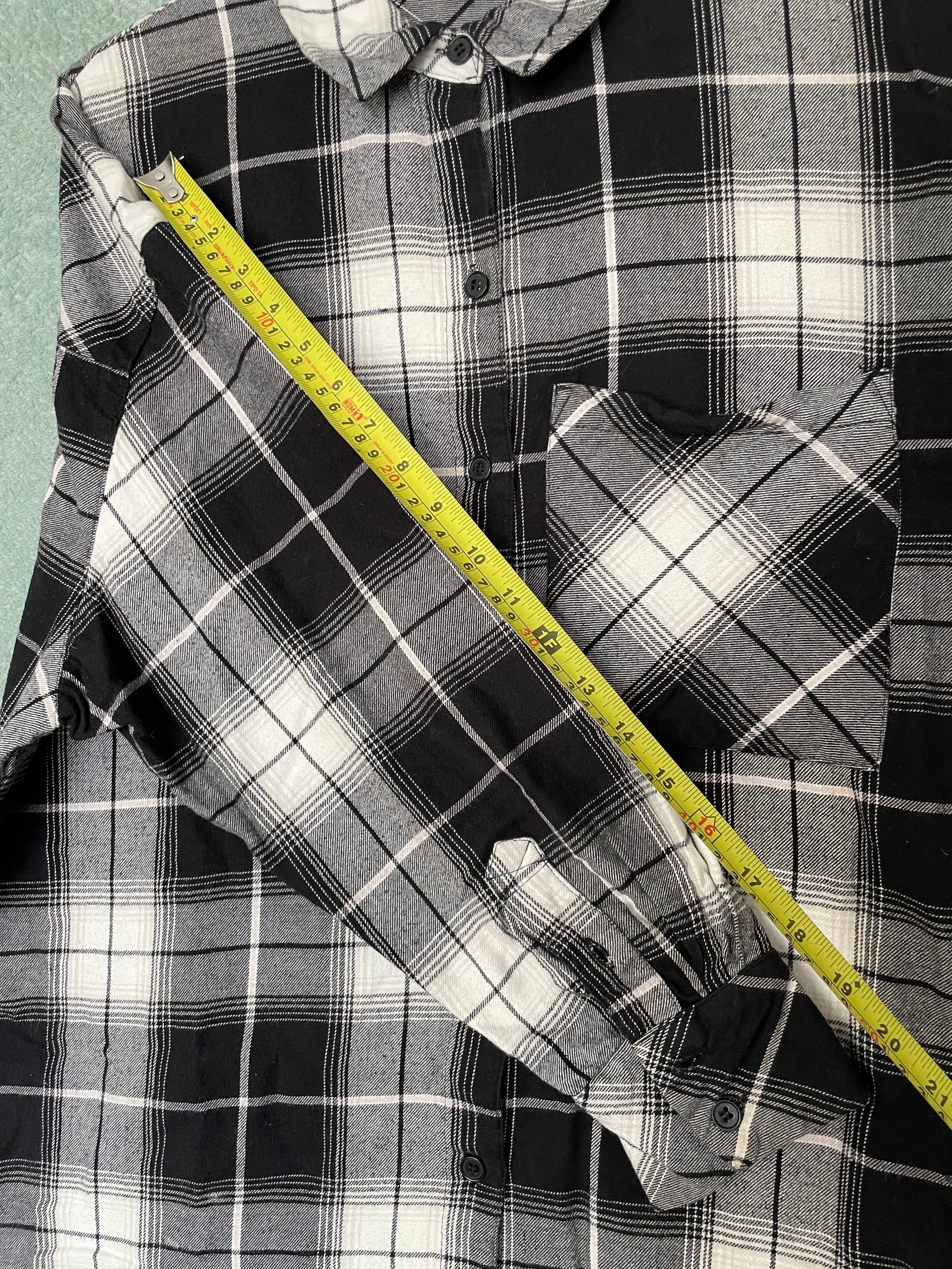 Camisa Cuadros B/N Manga Larga (M amplio)