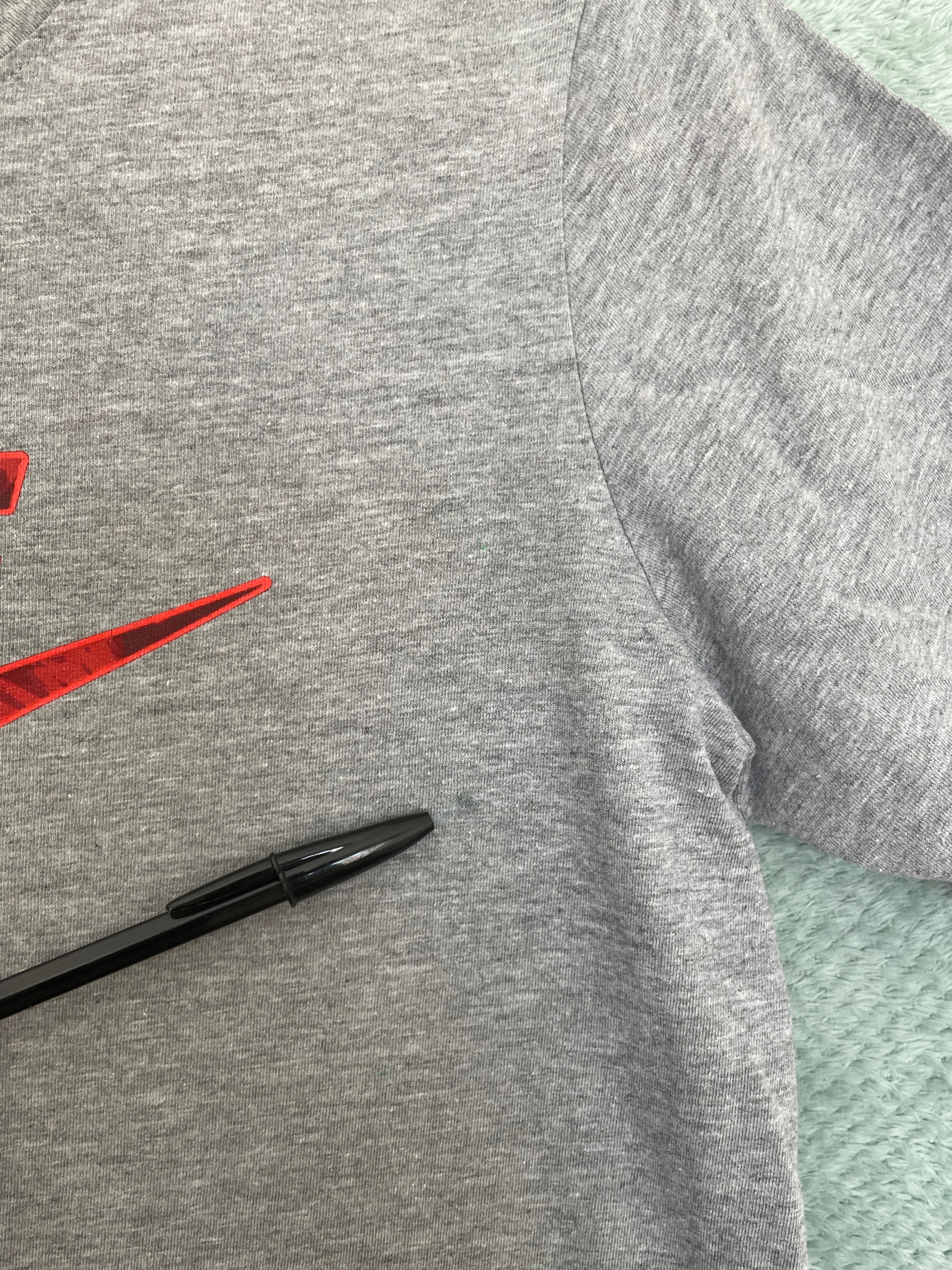 Playera Nike Gris Logo (L niños)