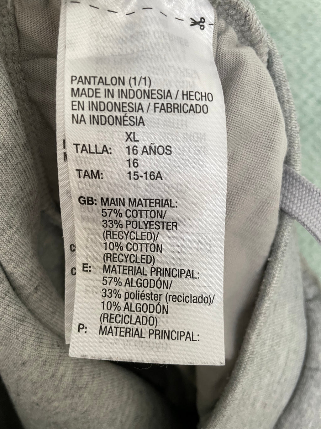 Pants deportivos gris Adidas - niños XL