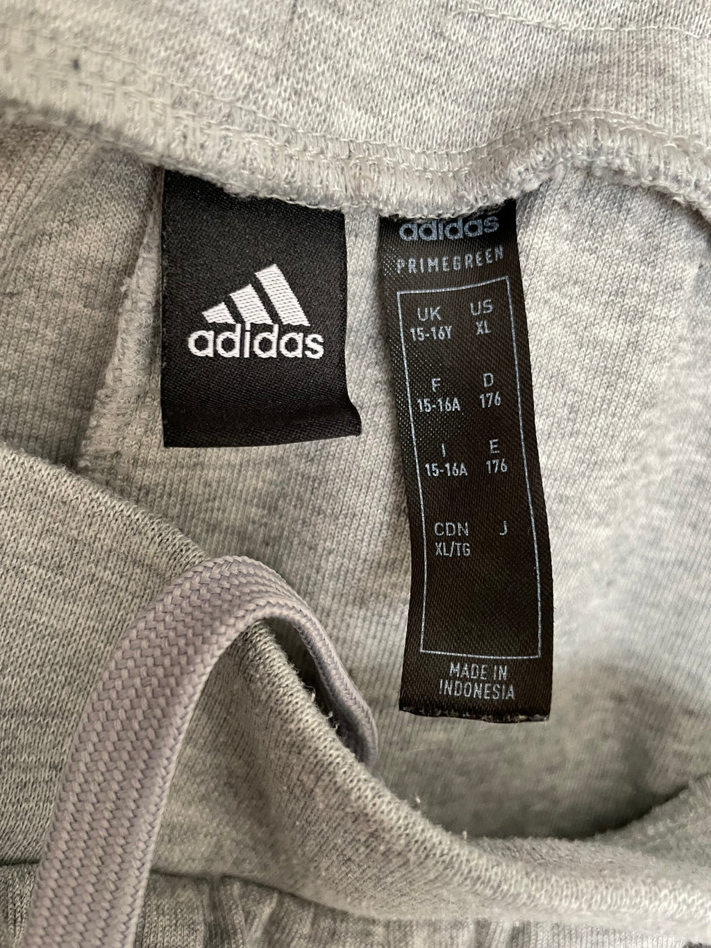 Pants deportivos gris Adidas - niños XL